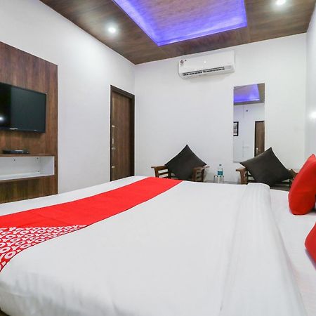Oyo Flagship Hotel Ambani Zirakpur Exterior photo
