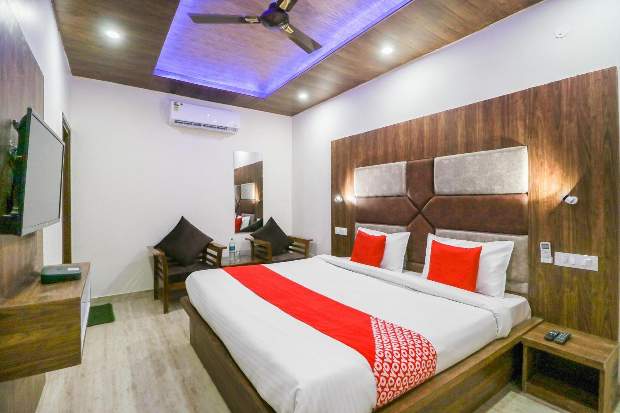 Oyo Flagship Hotel Ambani Zirakpur Exterior photo