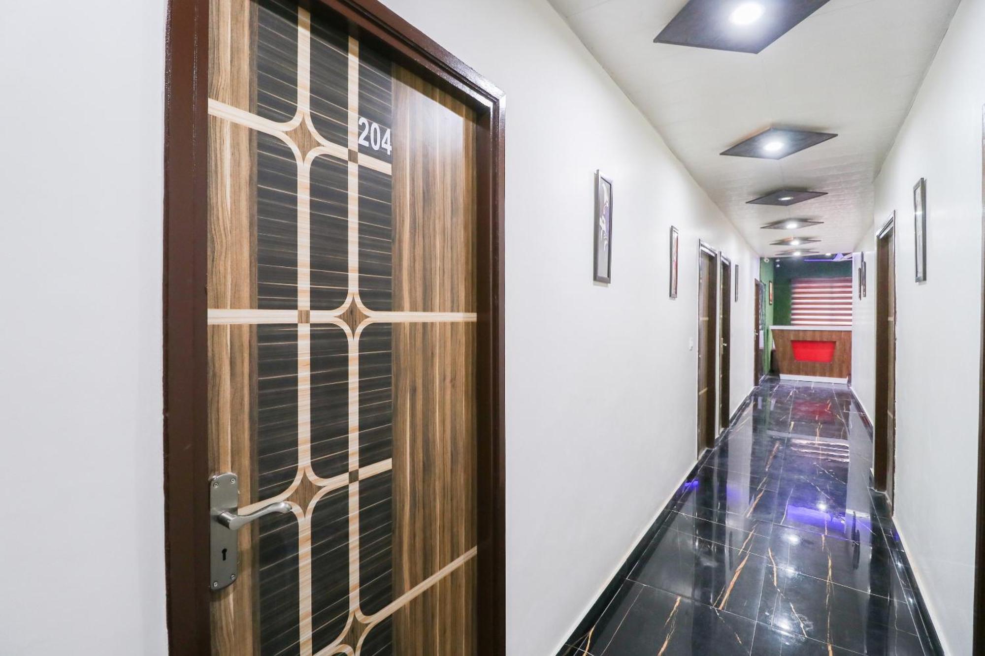 Oyo Flagship Hotel Ambani Zirakpur Exterior photo