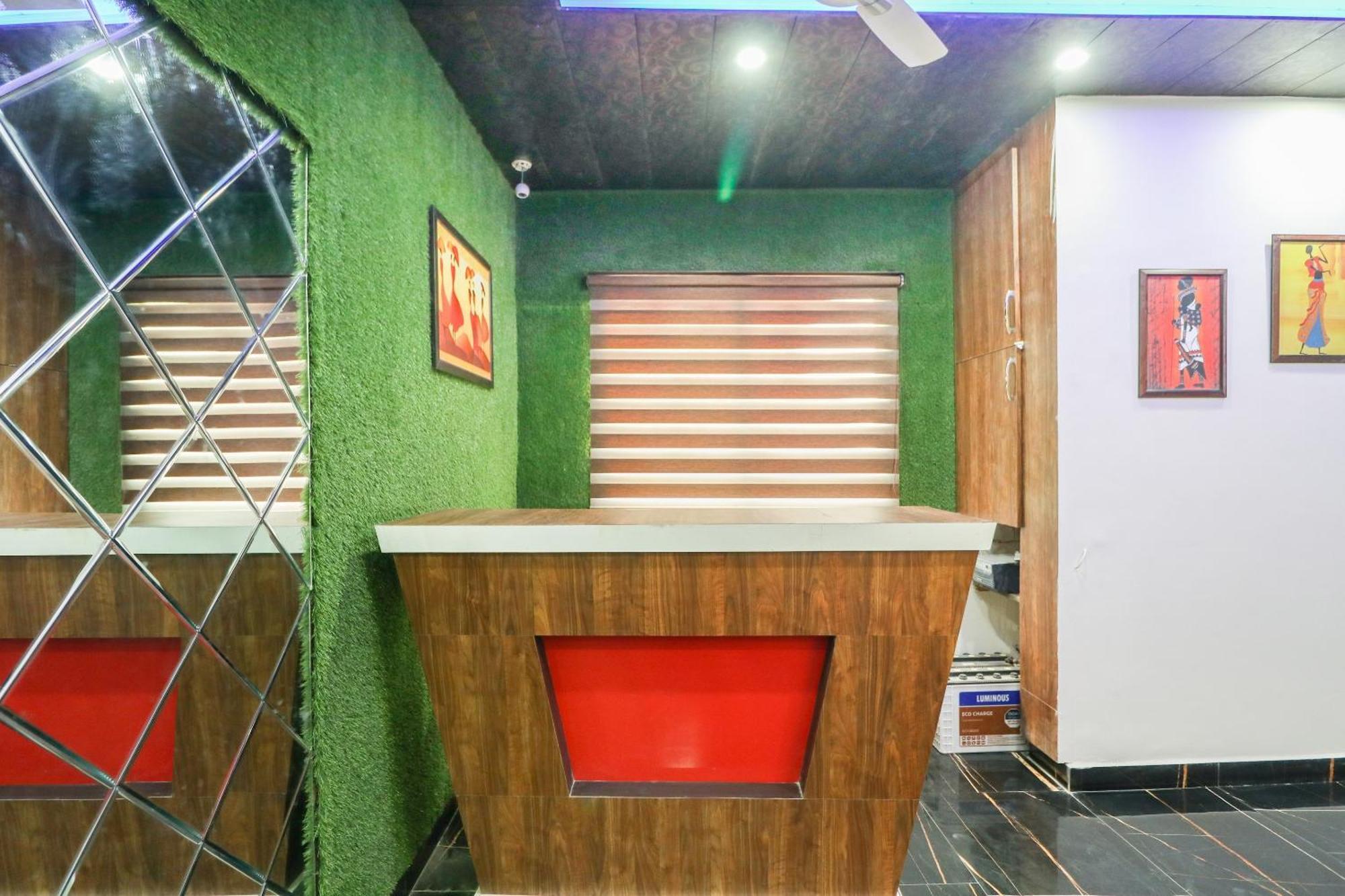 Oyo Flagship Hotel Ambani Zirakpur Exterior photo