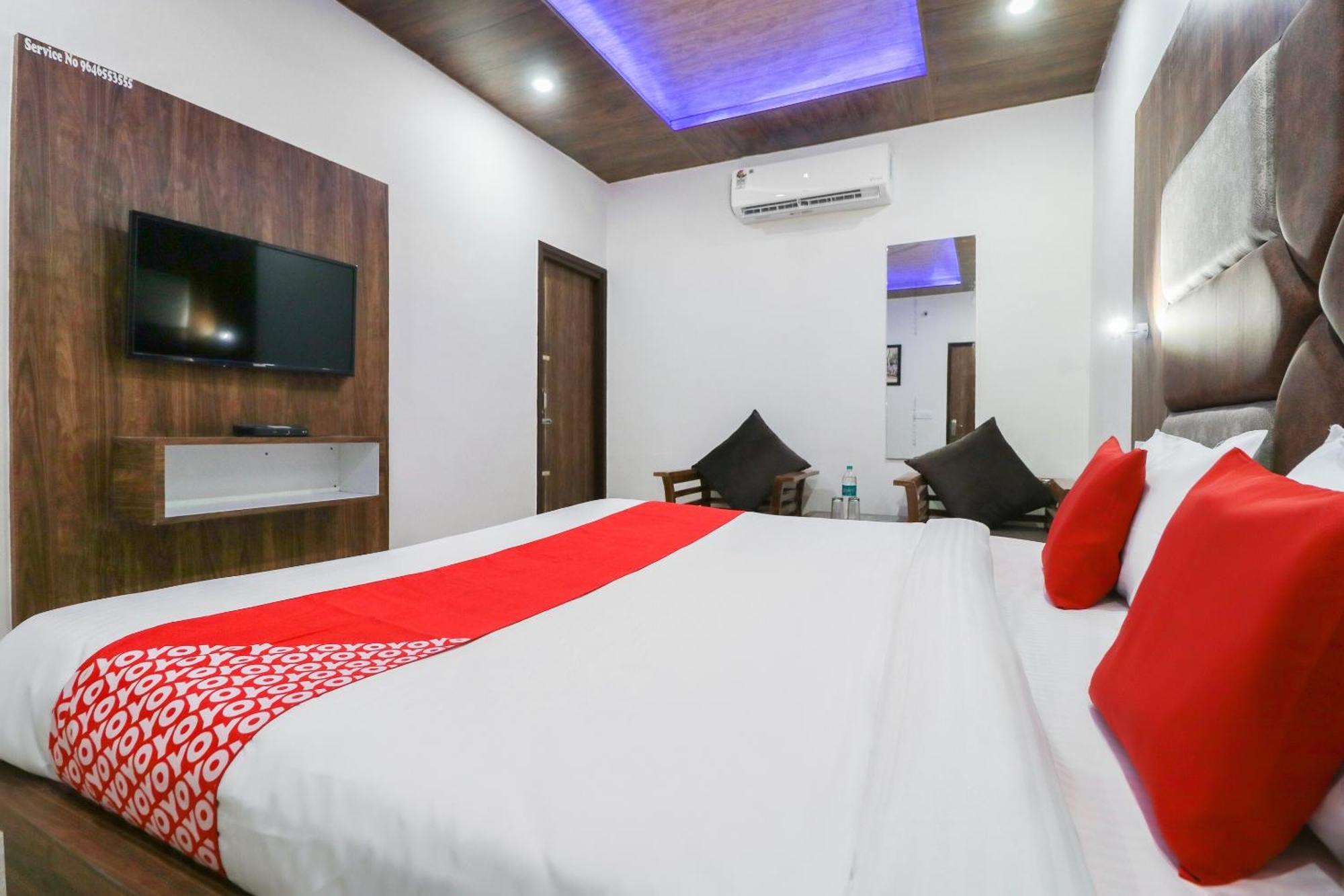 Oyo Flagship Hotel Ambani Zirakpur Exterior photo