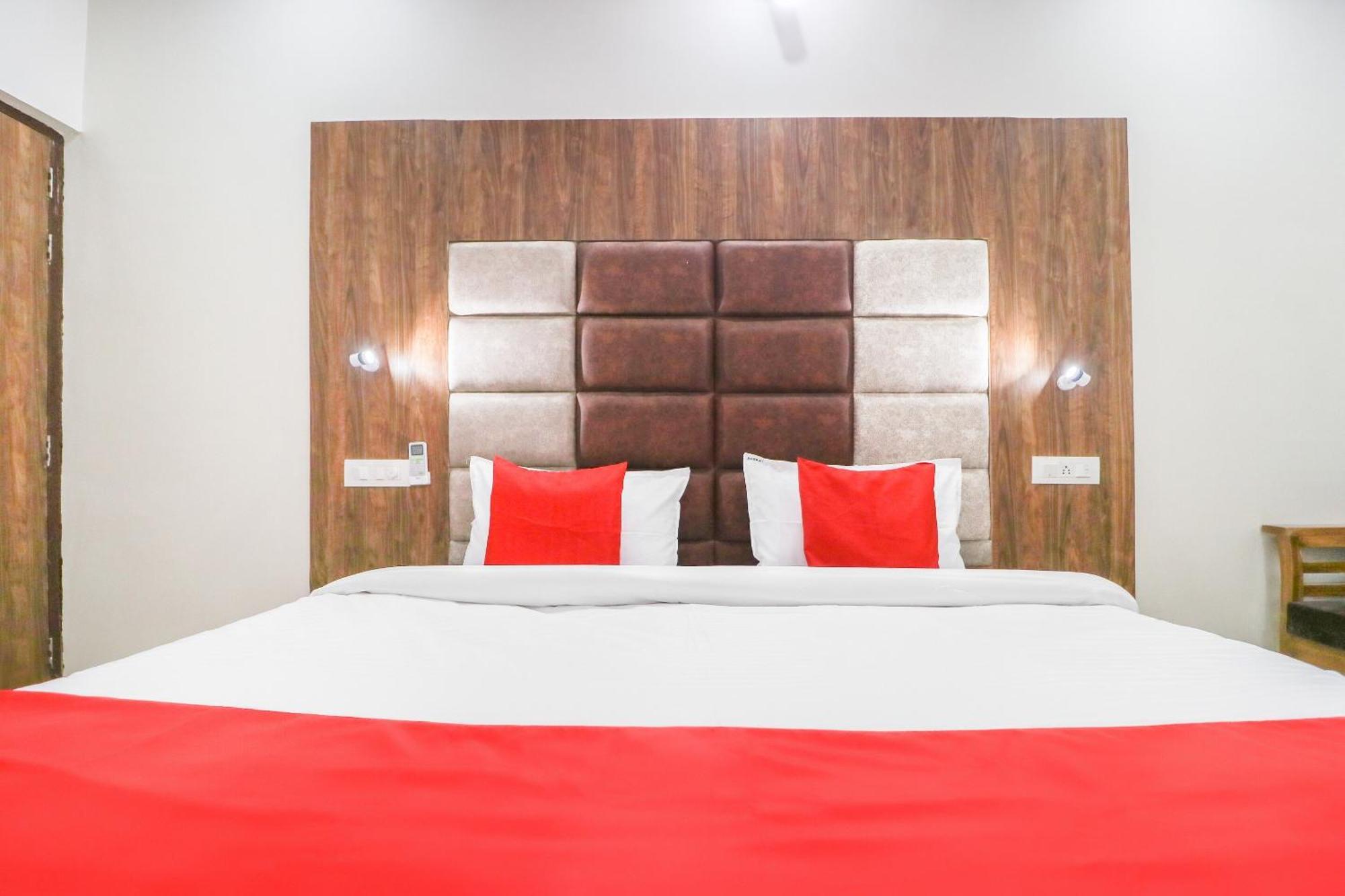 Oyo Flagship Hotel Ambani Zirakpur Exterior photo