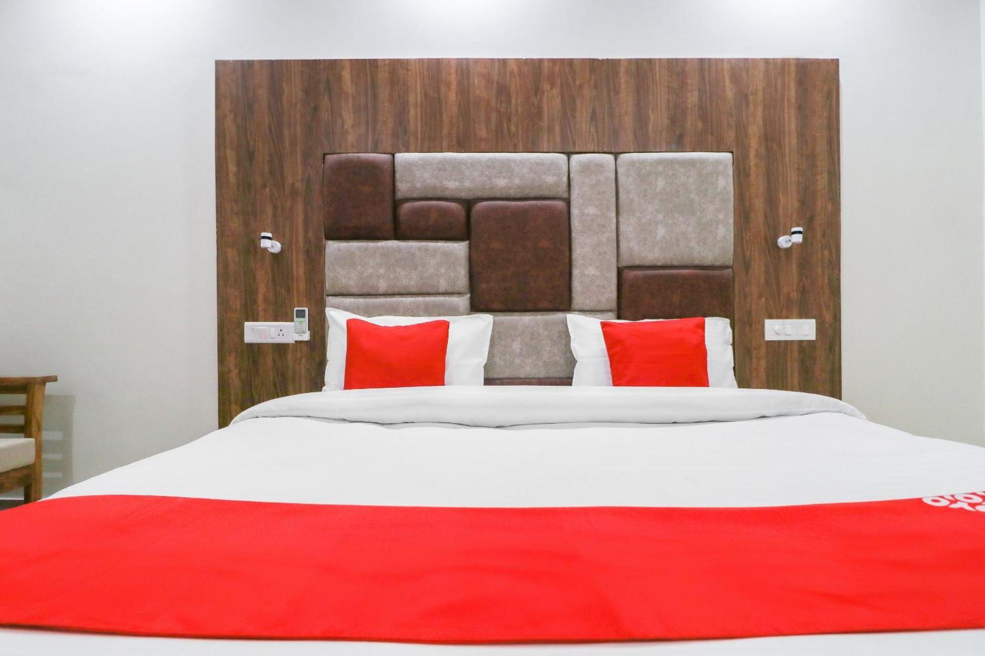 Oyo Flagship Hotel Ambani Zirakpur Exterior photo